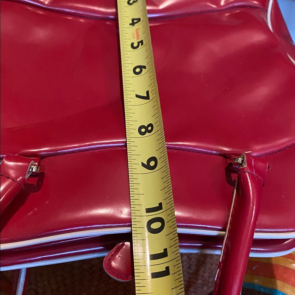 Vintage Liz Claiborne Red and Cream Piped Bowling Style Bag - Picture 15 of 16